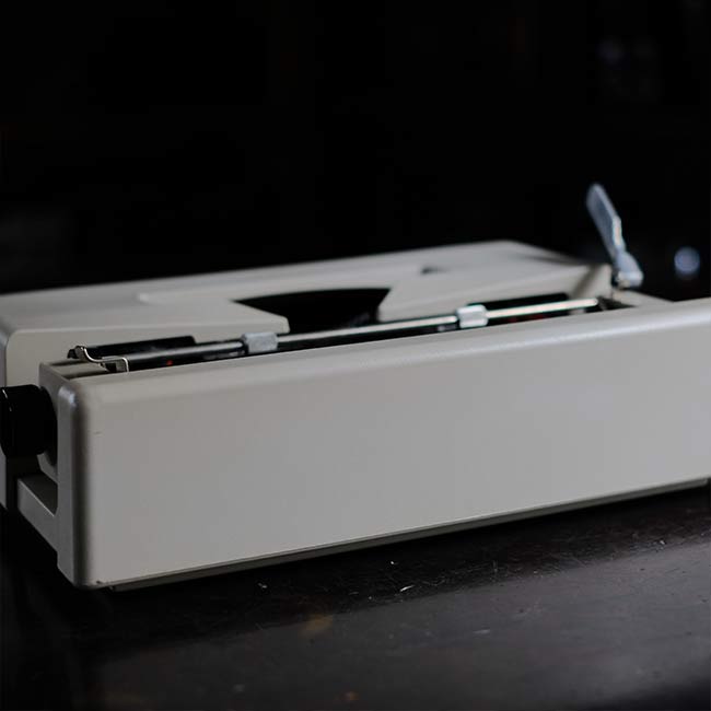 OLIVETTI Lettera 25 typewriter ink ribbon replaced