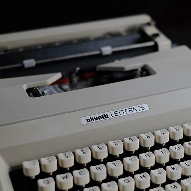 OLIVETTI Lettera 25 typewriter ink ribbon replaced