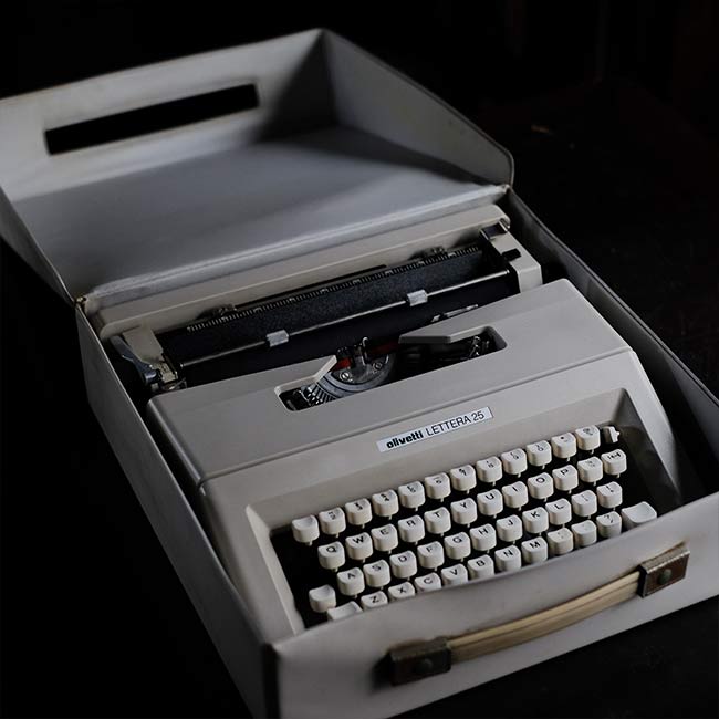 OLIVETTI Lettera 25 typewriter ink ribbon replaced