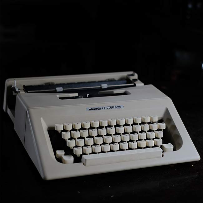 OLIVETTI Lettera 25 typewriter ink ribbon replaced