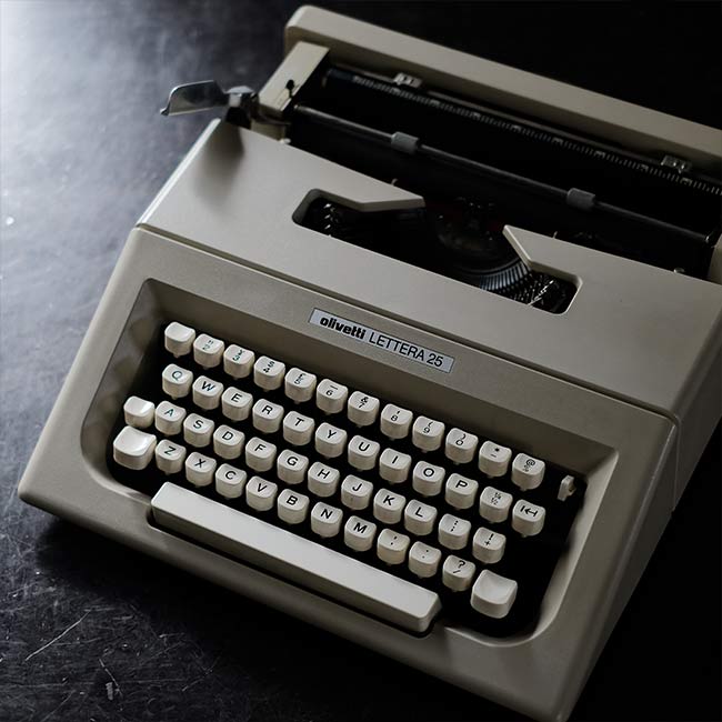 OLIVETTI Lettera 25 typewriter ink ribbon replaced