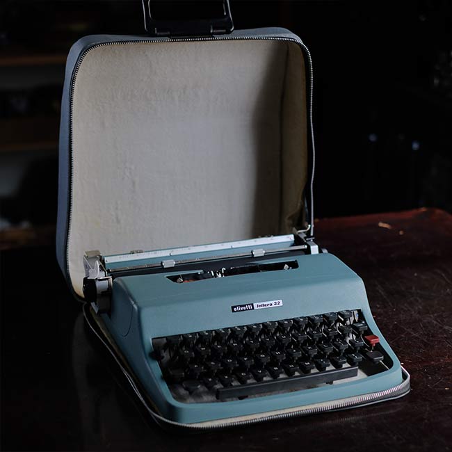 OLIVETTI Lettera 32 typewriter with ink ribbon replaced