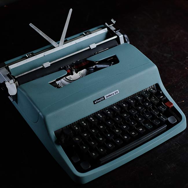 OLIVETTI Lettera 32 typewriter with ink ribbon replaced