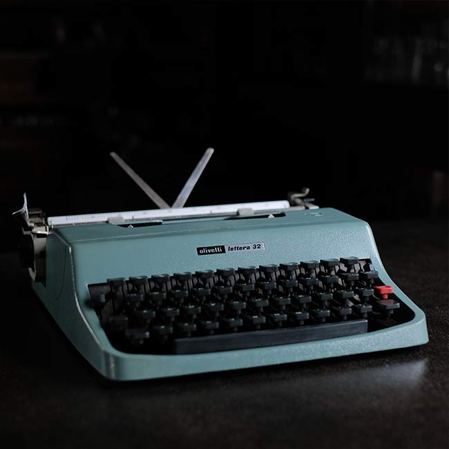 OLIVETTI Lettera 32 タイプライター – zakka store towi