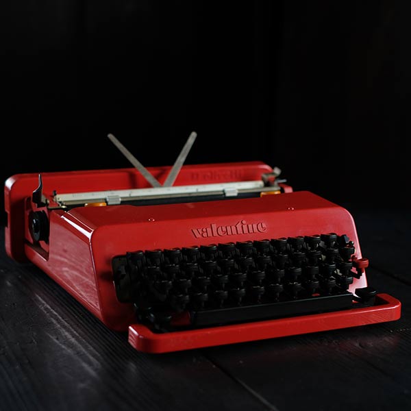 OLIVETTI ’Valentine’ タイプライター（英字）インクリボン交換済み