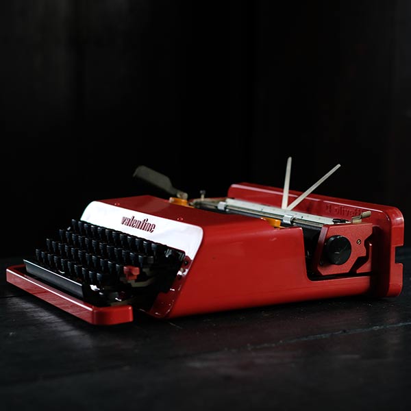 OLIVETTI ’Valentine’ タイプライター（英字）インクリボン交換済み