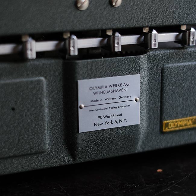 OLYMPIA De Luxe SM3 typewriter ink ribbon replaced