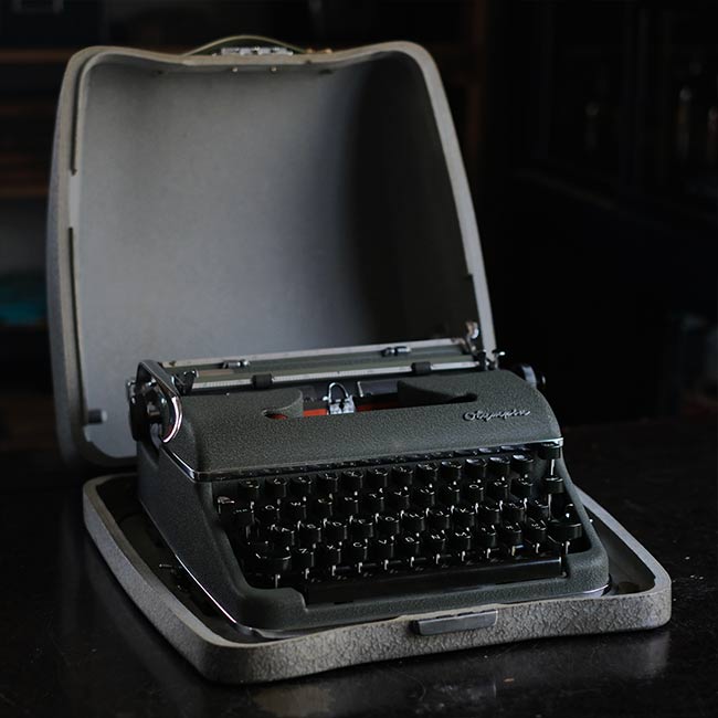 OLYMPIA De Luxe SM3 typewriter ink ribbon replaced