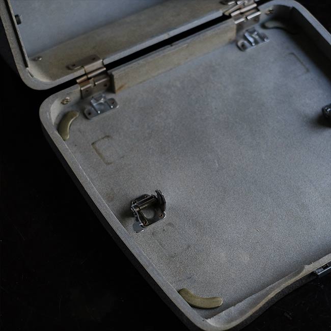 OLYMPIA De Luxe SM3 typewriter ink ribbon replaced