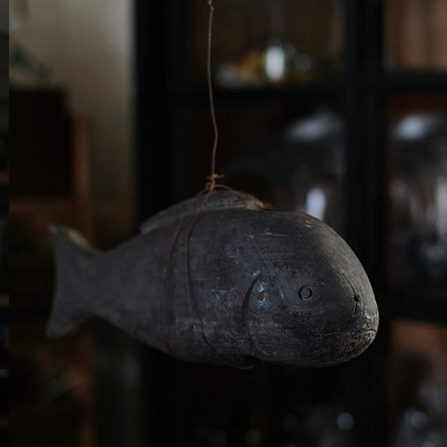 自在鉤の横木の魚