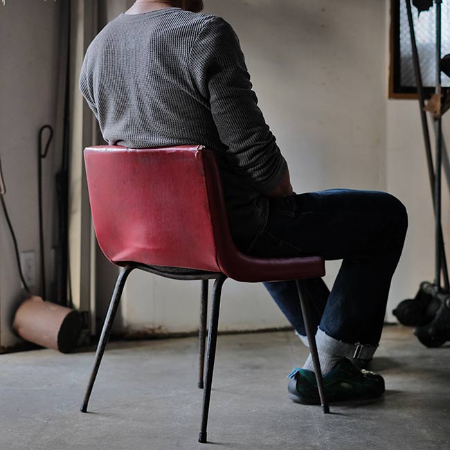 鉄脚のレトロチェア