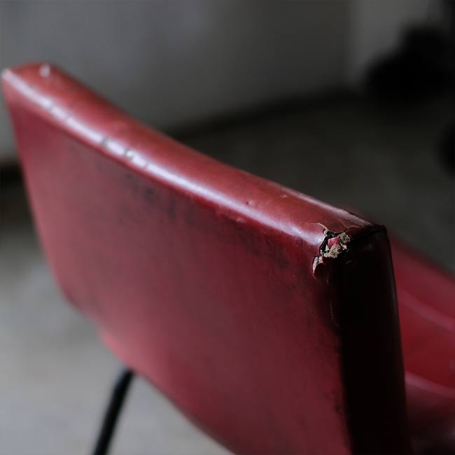 鉄脚のレトロチェア