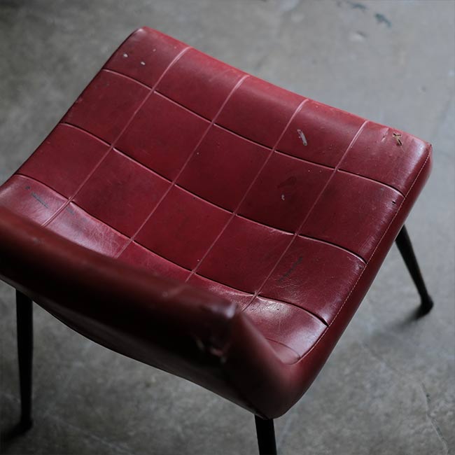 鉄脚のレトロチェア