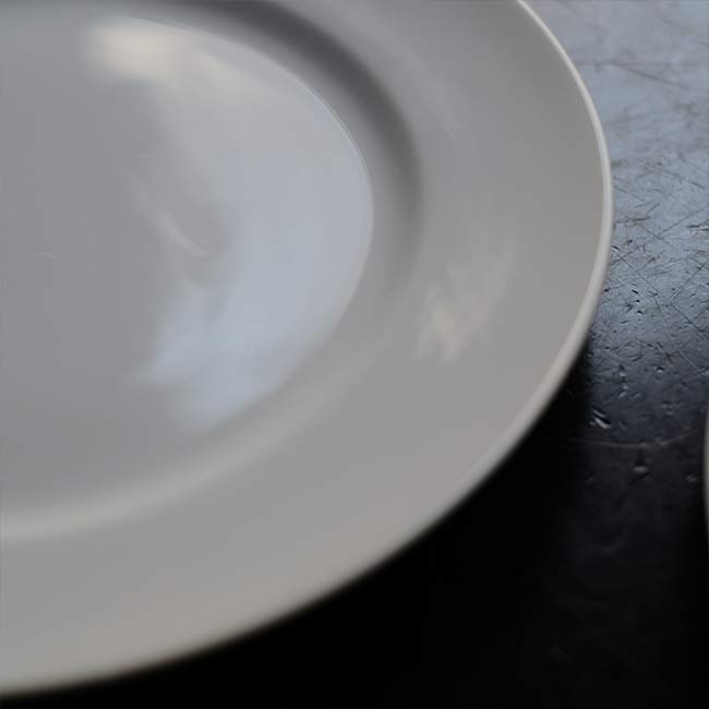 Seyi Pottery Rimmed Plate φ26cm
