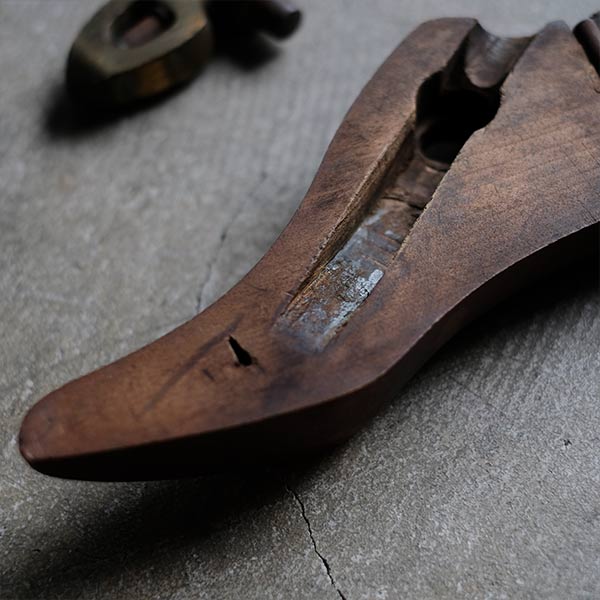 Shoe stretcher