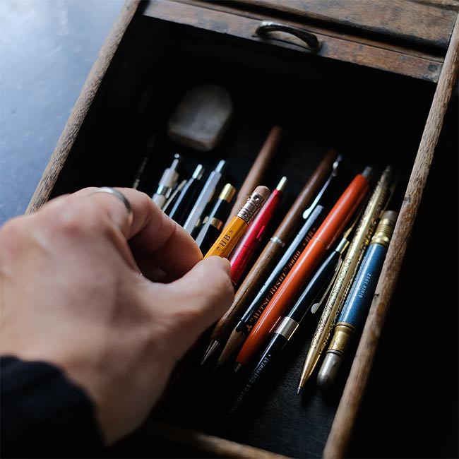 蛇腹の蓋付きペンケース