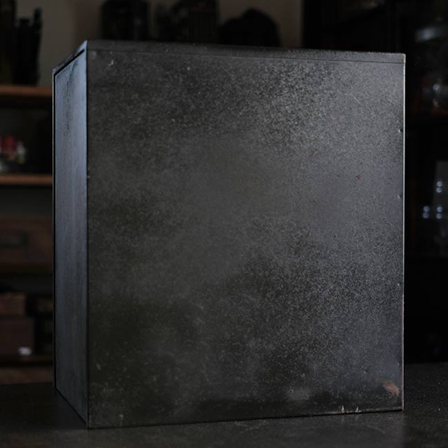 シャッター扉のスチール製の引き出し(A4、7段)