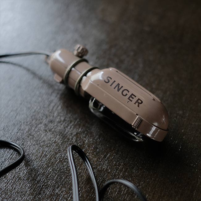 SINGER Sewing Machine Light