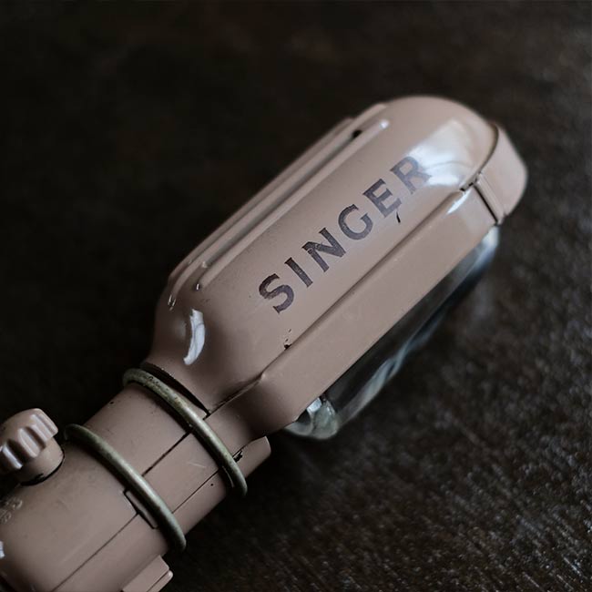 SINGER Sewing Machine Light