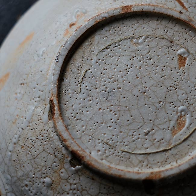 Shino large plate with a pommel pattern