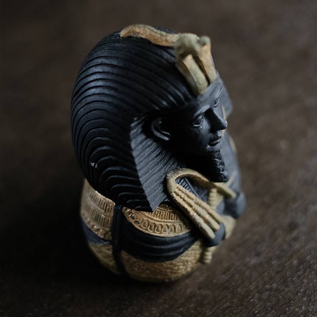 Tutankhamun figure