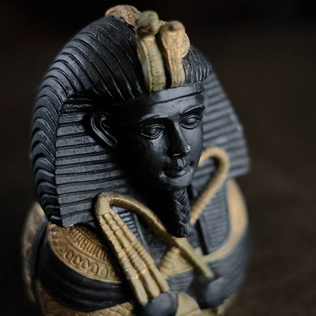 Tutankhamun figure