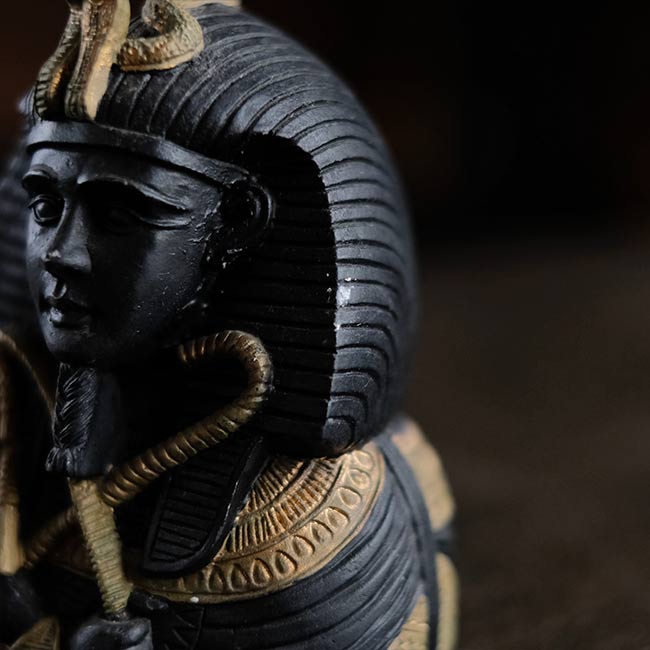 Tutankhamun figure