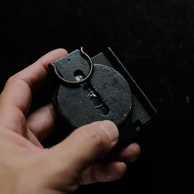 Lensatic compass (military compass)