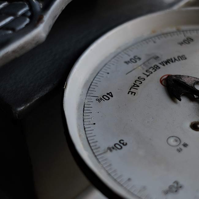 Showa era weighing scales