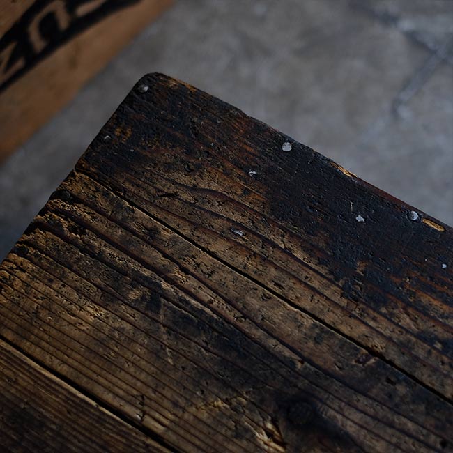 Wooden box with outstanding wood flavor