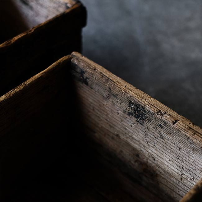 Wooden box with outstanding wood flavor
