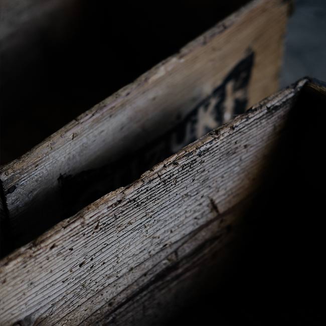 Wooden box with outstanding wood flavor