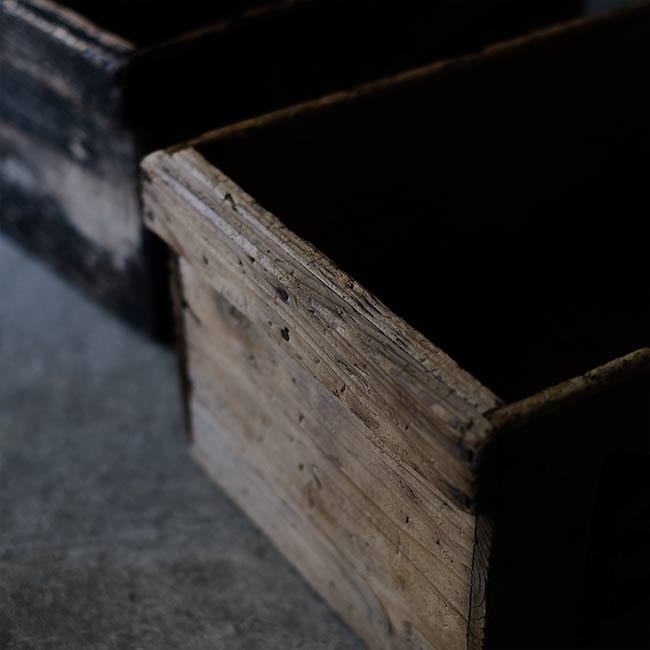 Wooden box with outstanding wood flavor