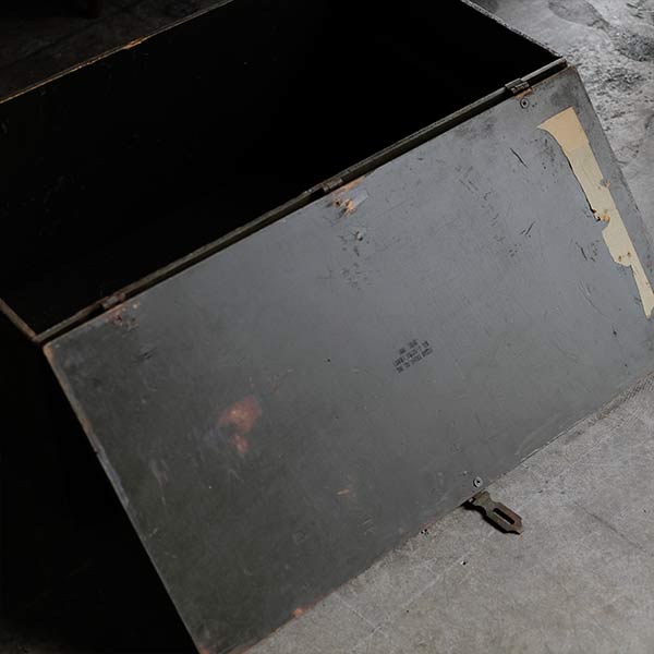 TEXAS TRUNK CO. Military trunk (wooden box) with handwritten lettering