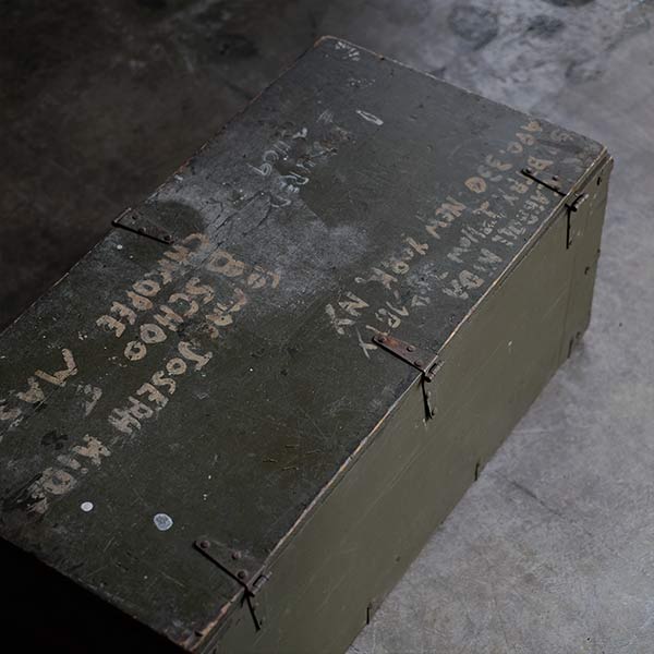 TEXAS TRUNK CO. Military trunk (wooden box) with handwritten lettering