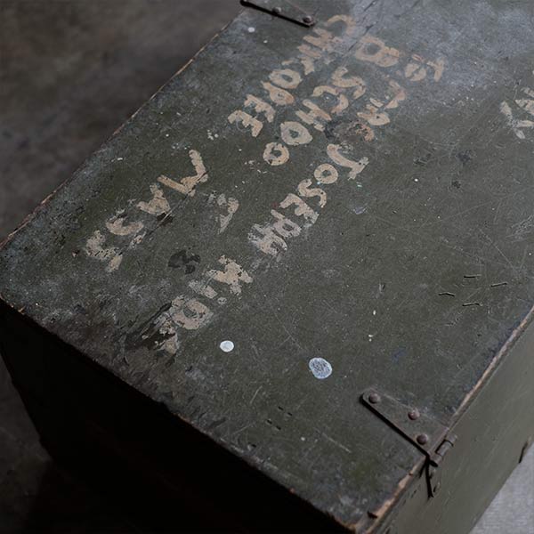 TEXAS TRUNK CO. Military trunk (wooden box) with handwritten lettering