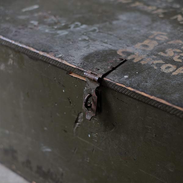 TEXAS TRUNK CO. Military trunk (wooden box) with handwritten lettering