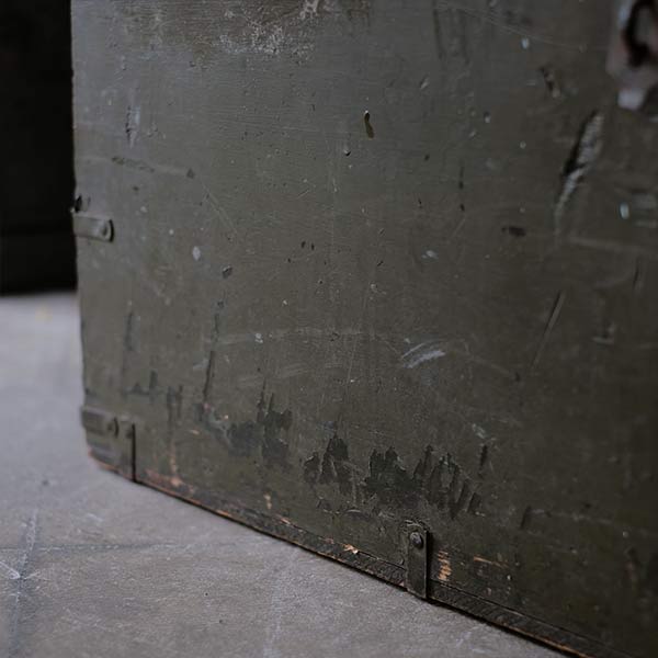 TEXAS TRUNK CO. Military trunk (wooden box) with handwritten lettering