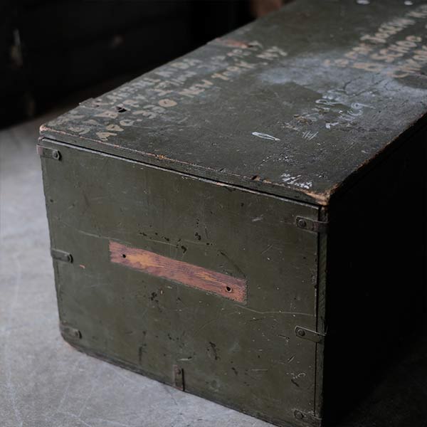 TEXAS TRUNK CO. Military trunk (wooden box) with handwritten lettering