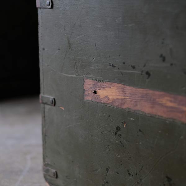 TEXAS TRUNK CO. Military trunk (wooden box) with handwritten lettering