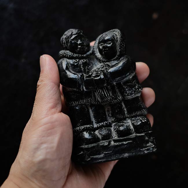 イヌイット・アート カップルのスカルプチャー