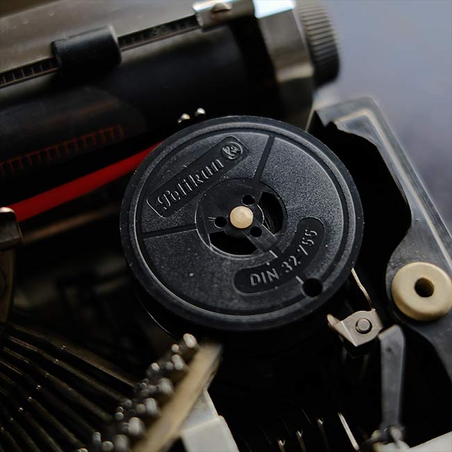 TRIUMPH Tippa S typewriter ink ribbon replaced
