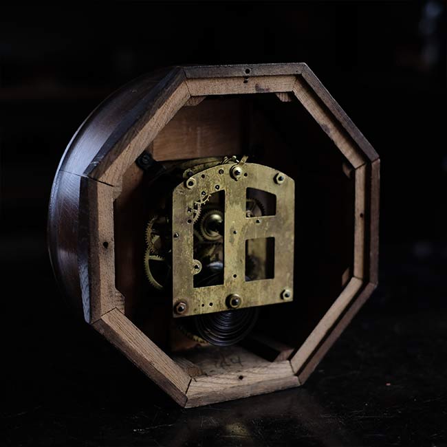 Manual winding wall clock