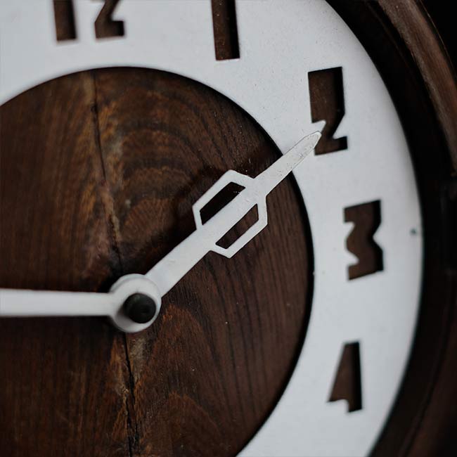 Manual winding wall clock