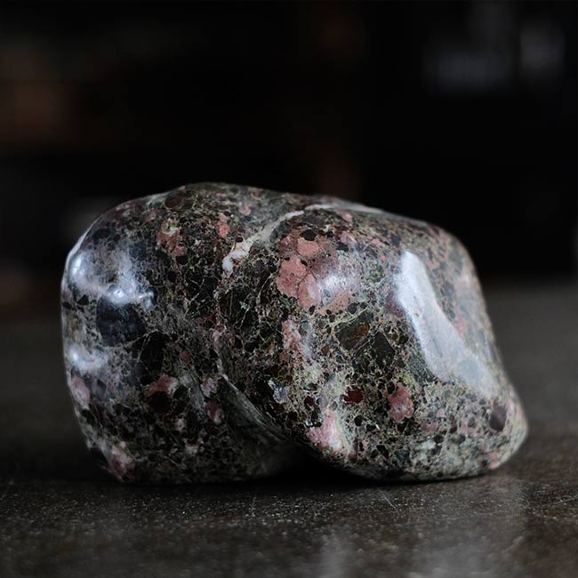 ピンクの模様が入った鑑賞石 – zakka store towi