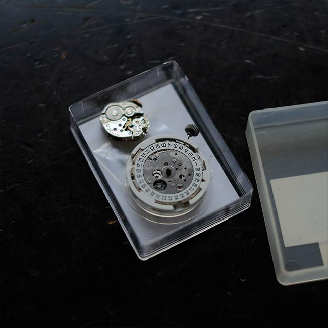 Clock movement (2 pieces)