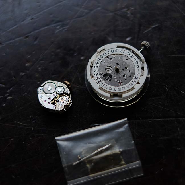 Clock movement (2 pieces)