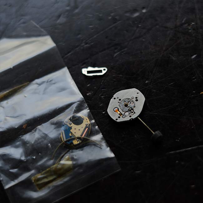 Clock movement (2 pieces)