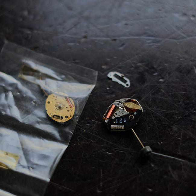 Clock movement (2 pieces)