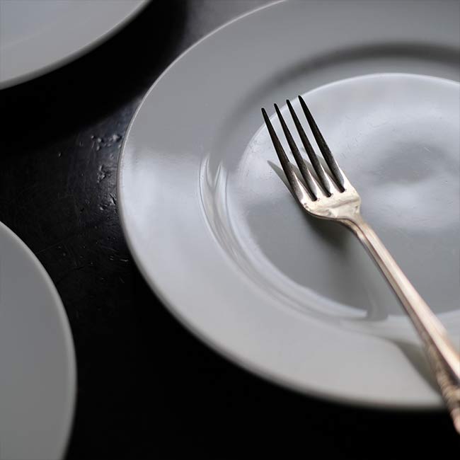 White porcelain rimmed plate φ23cm